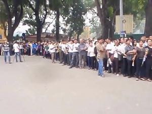 Tens of thousands queue to honour General Giap in October 2013